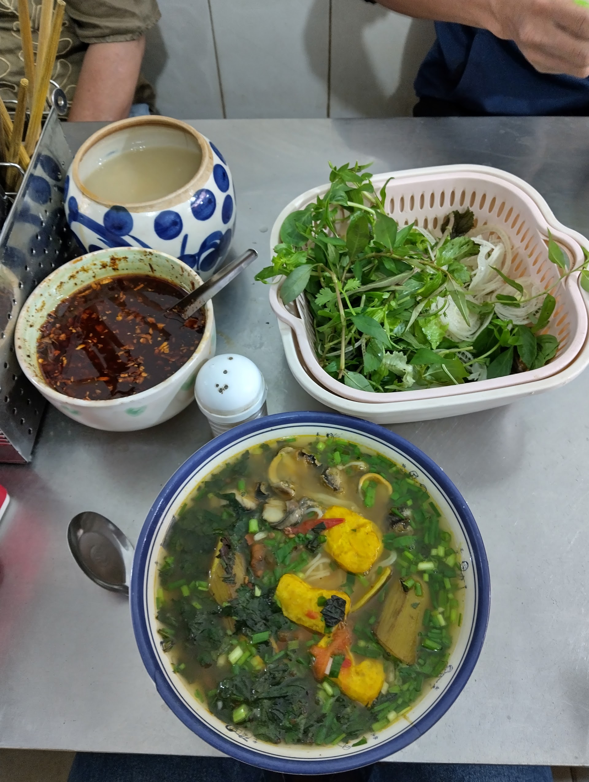 The Hanoi Market That Starts Cooking at 5 AM (Before the City Wakes Up)