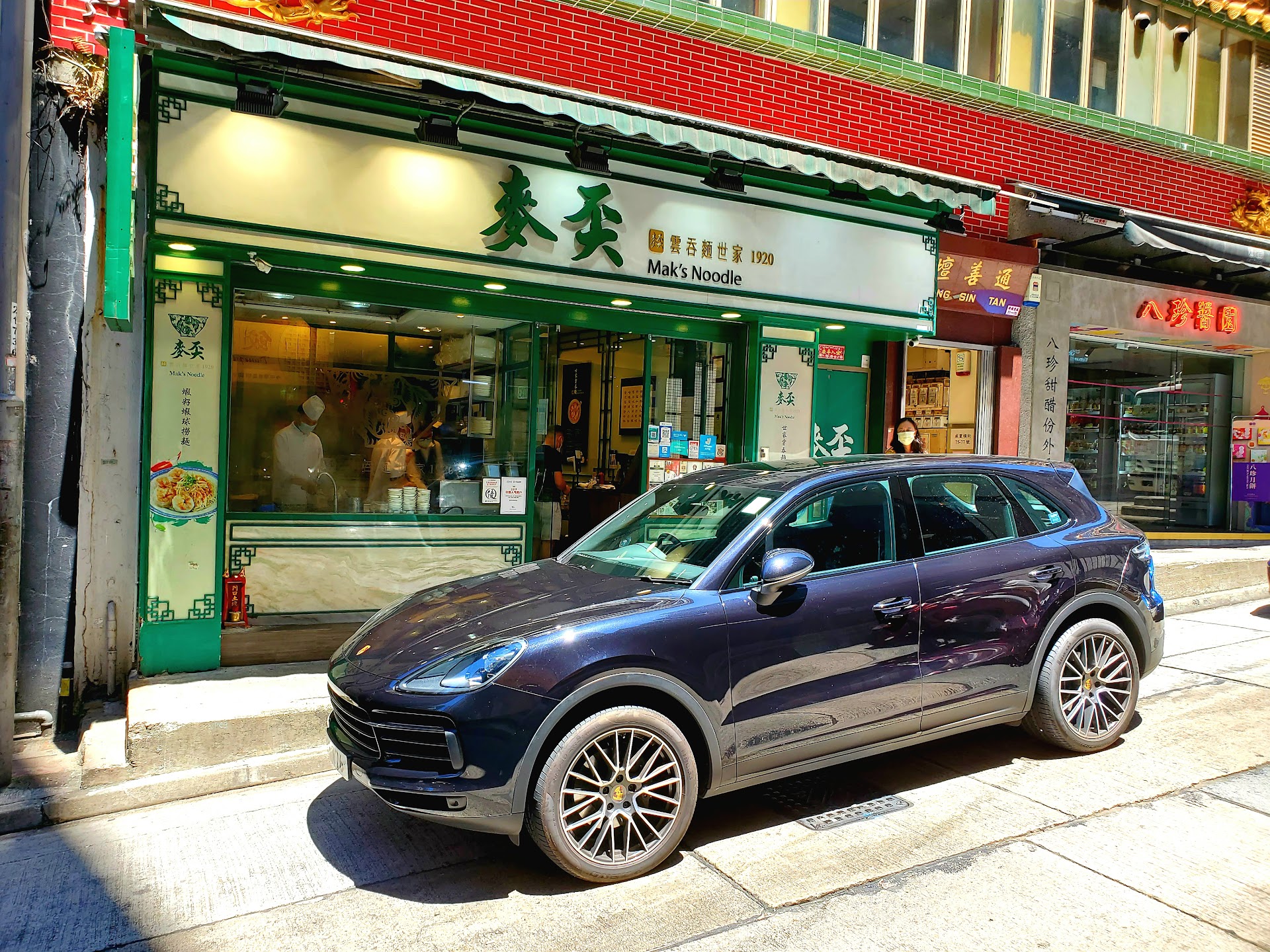 Hong Kong's Central Noodle Route: 5 Stops in One Walkable Afternoon