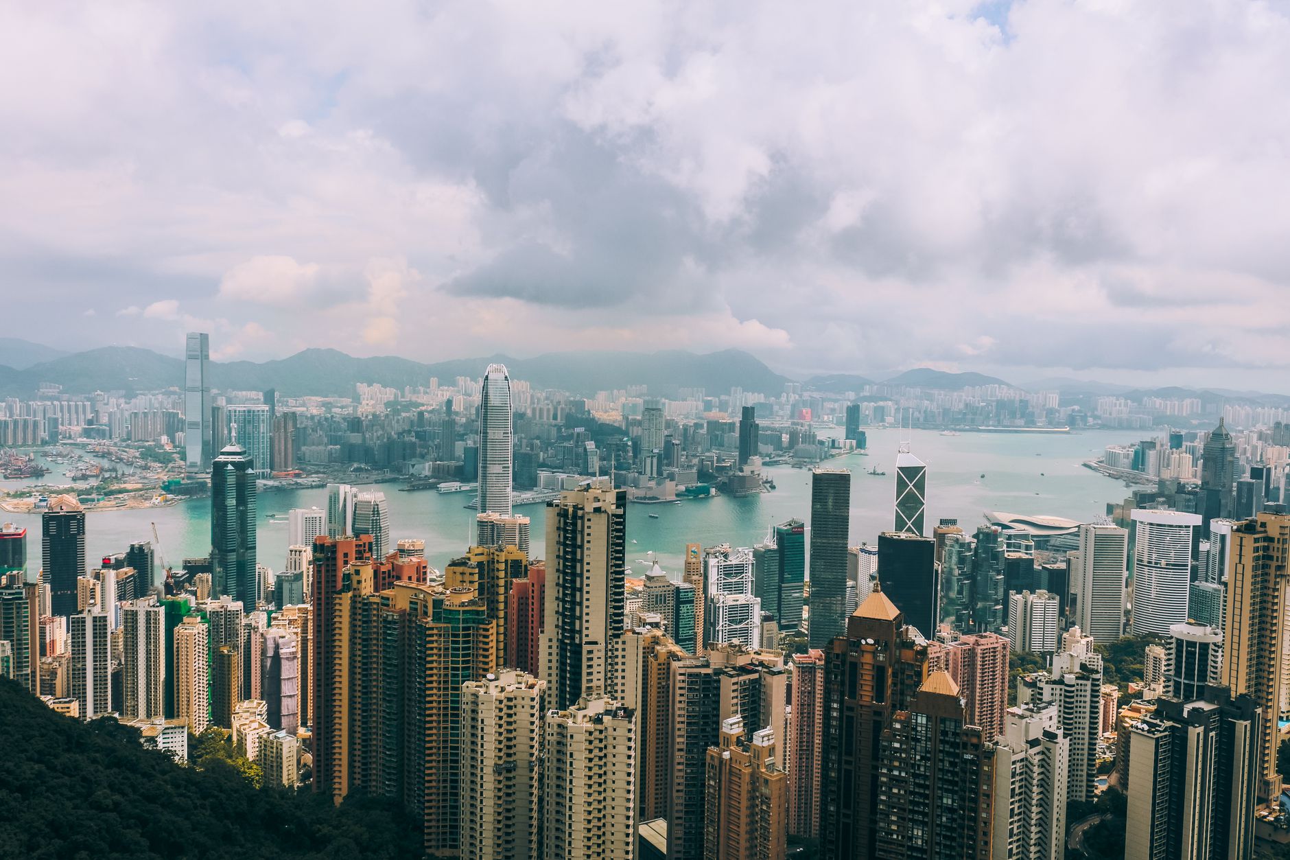 Victoria Peak Hong Kong: Ultimate Skyline Guide 2026