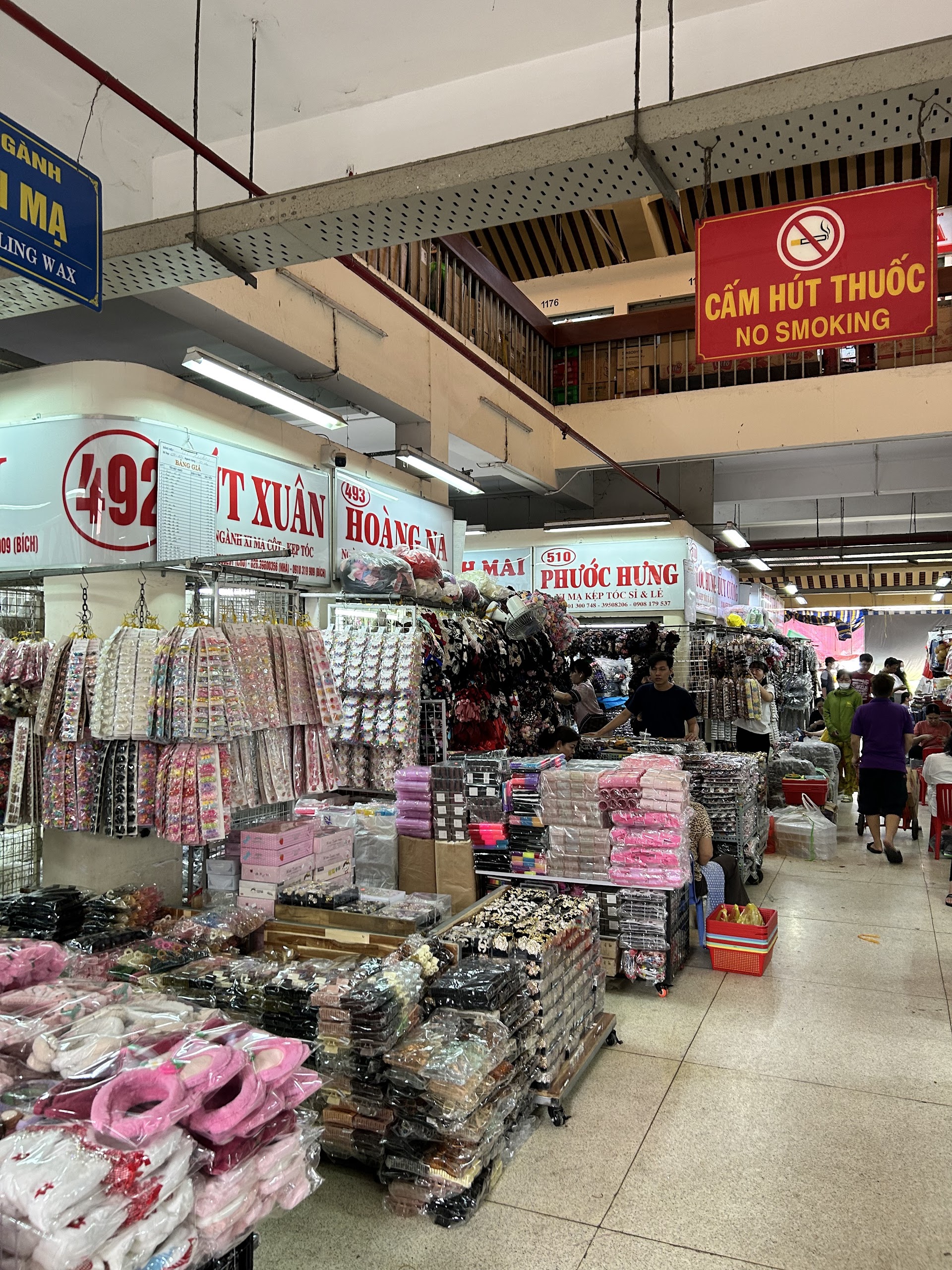The Saigon Market That Starts at 4 AM — Before the City Wakes Up