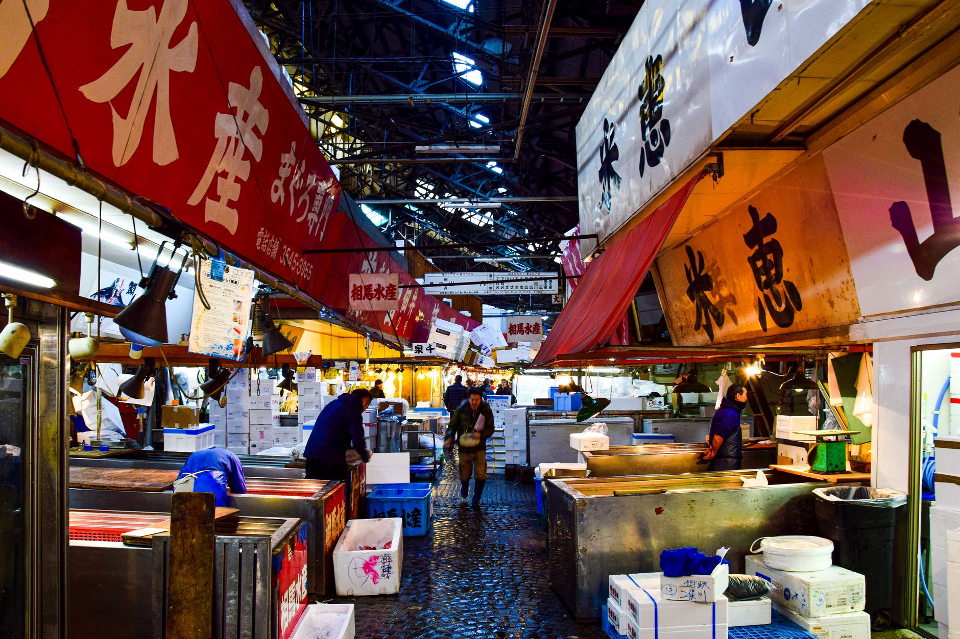 Tokyo's Tsukiji Outer Market: The 7 AM Food Route Locals Still Use