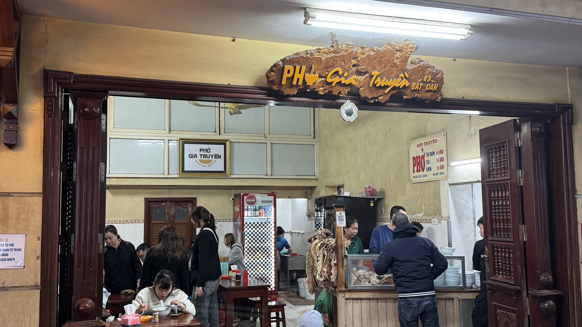 Hanoi Before 9 AM: 6 Stops Locals Eat Before You Wake Up