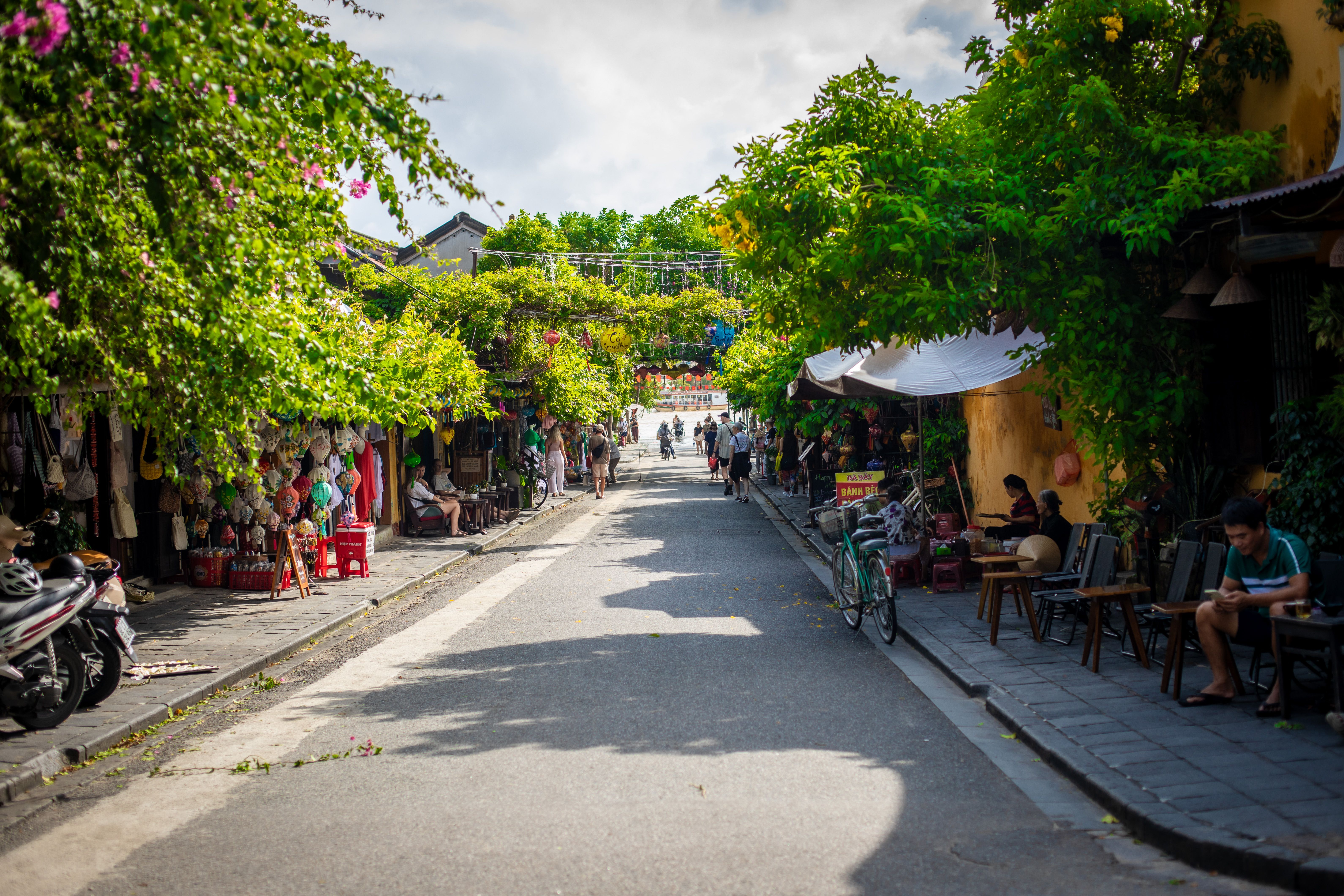 The Hội An Market That Stirs to Life Before the Tourists Arrive