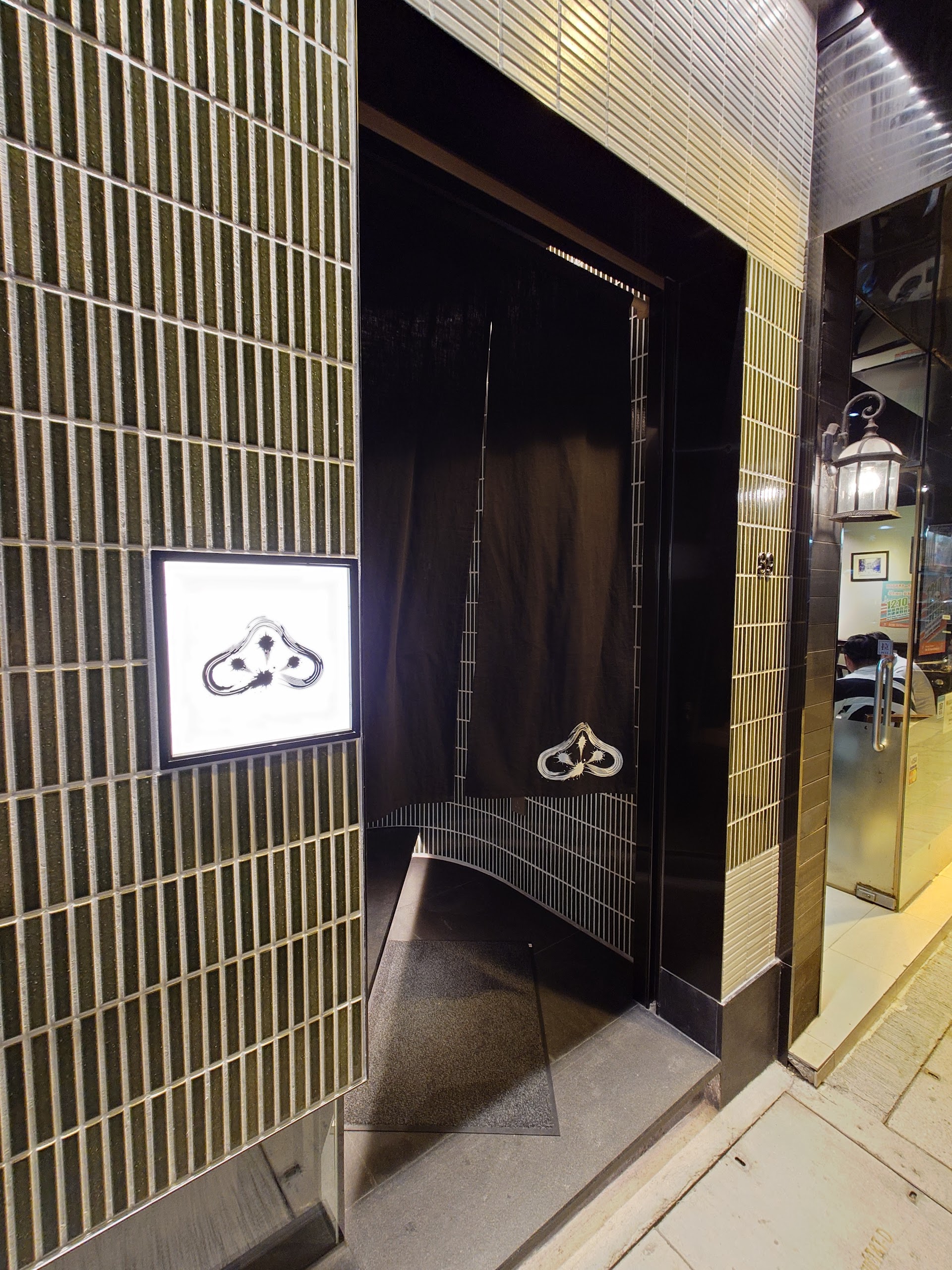 Hong Kong Food Route: 6 Stops From Central to Sheung Wan