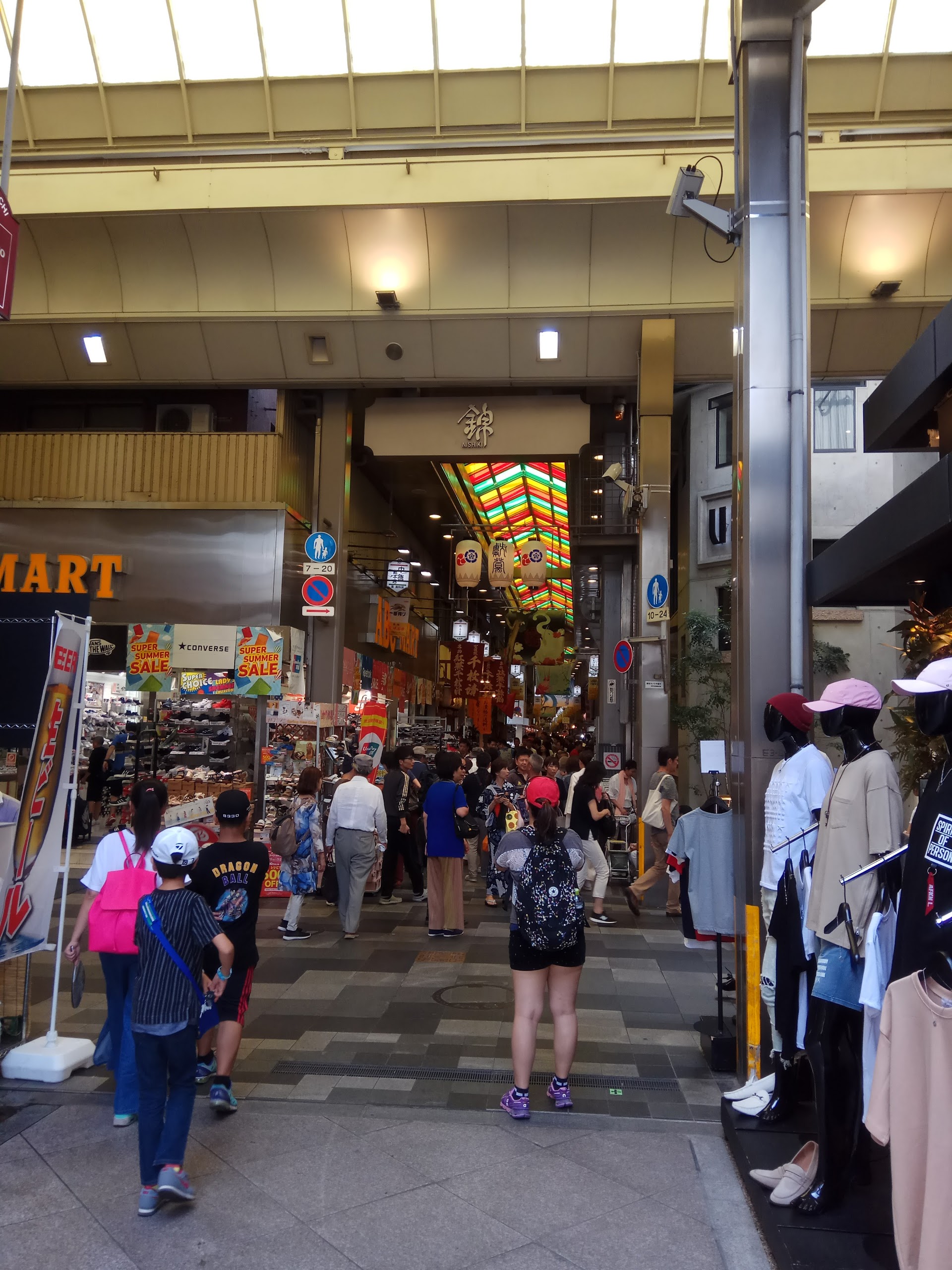 The Kyoto Market That Comes Alive Before the City Wakes Up