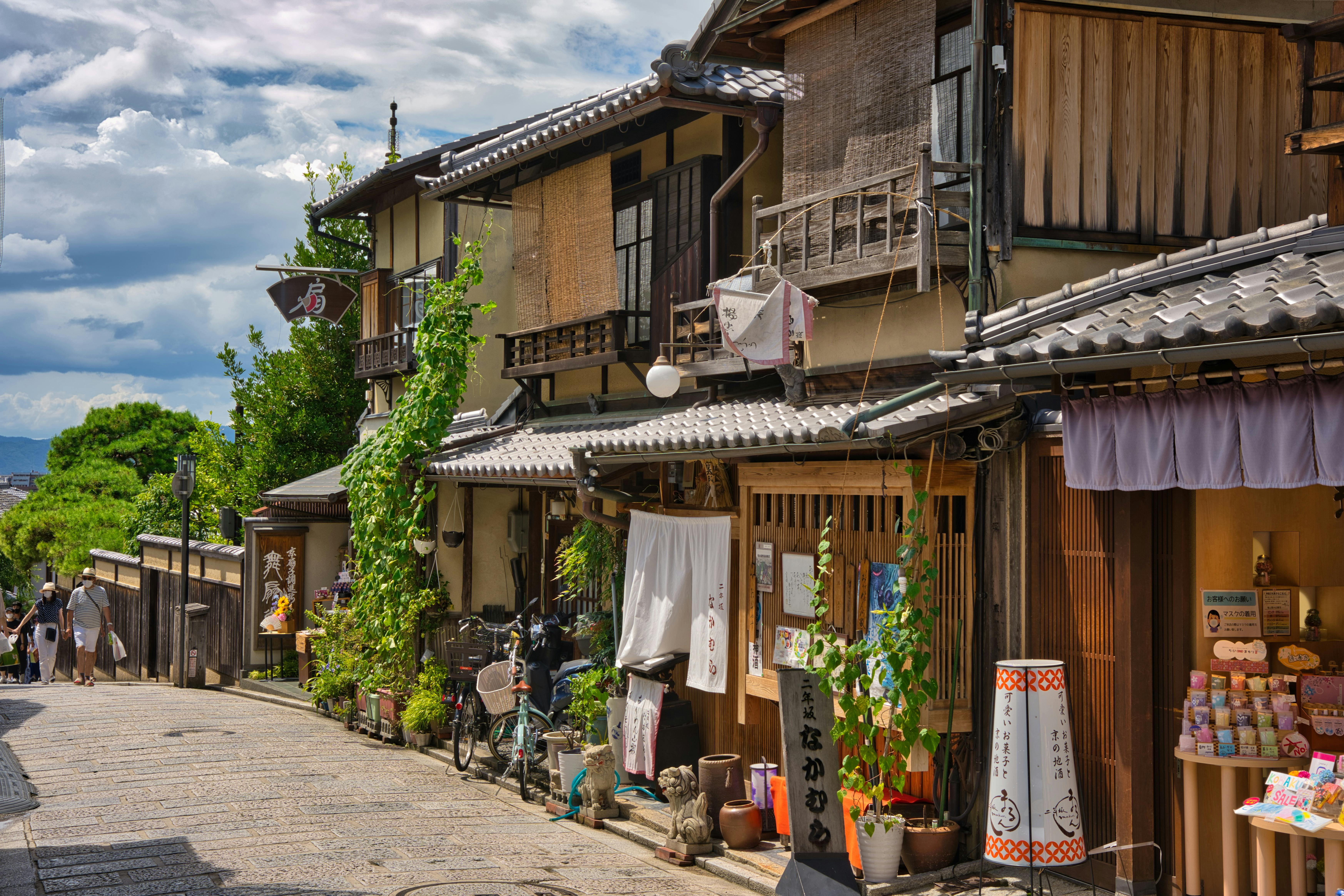 Kyoto's Nishiki Market Before 9 AM: The Route Worth the Early Alarm