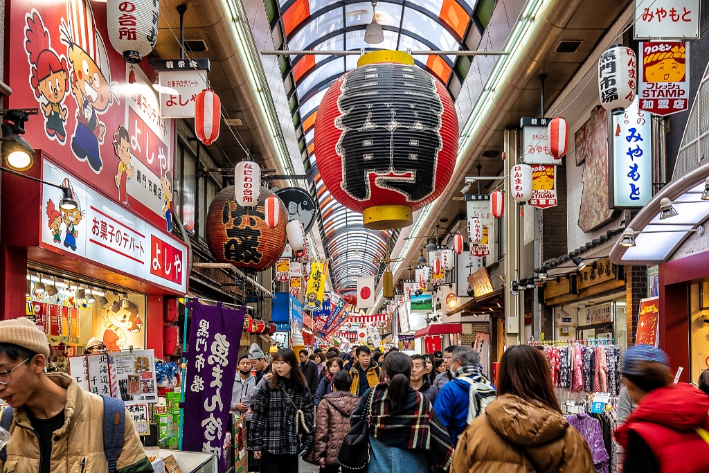 Kuromon Market at 7 AM — Before the Crowds, When the Grills First Light Up