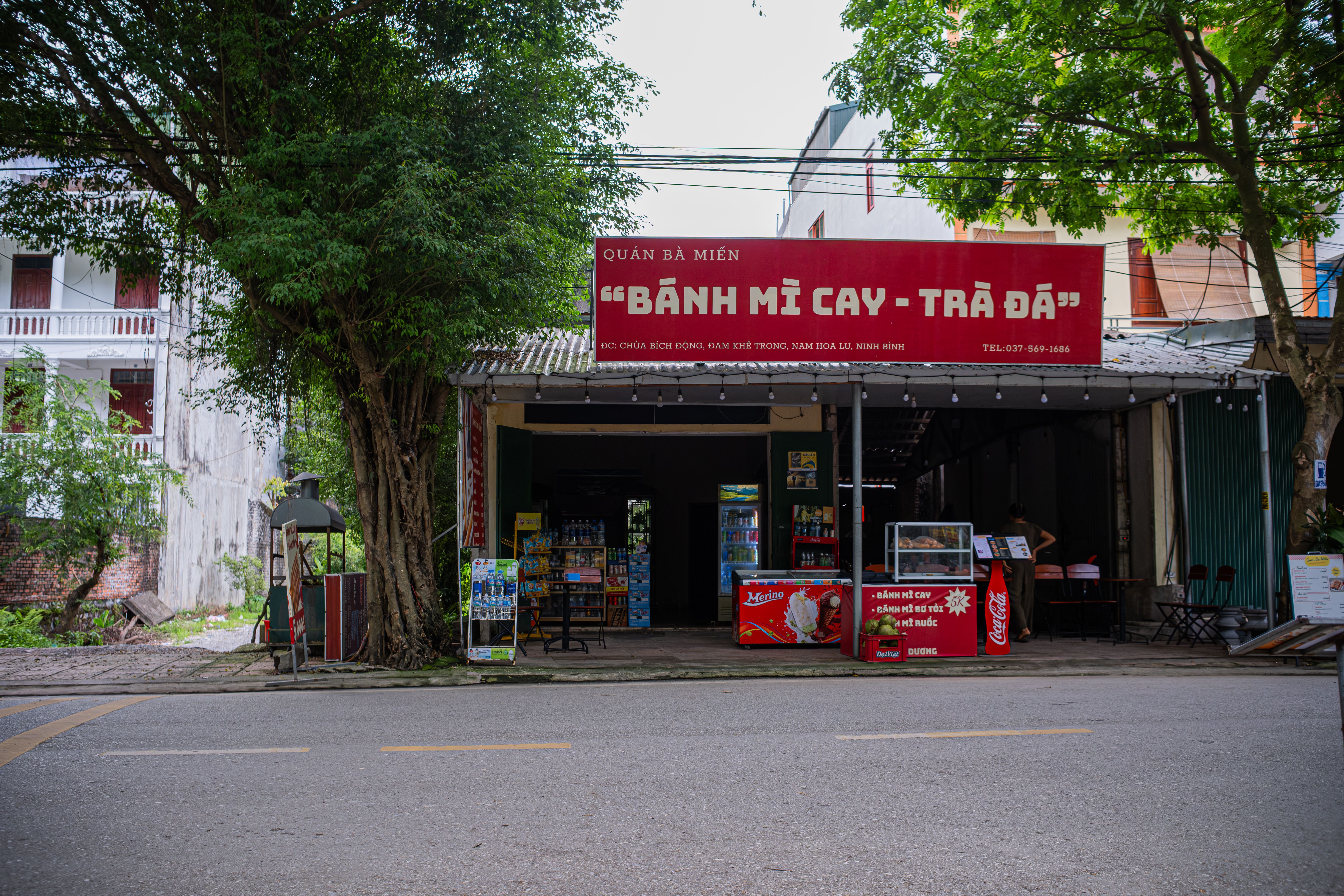 The Saigon Market That Starts at 4 AM — Before the City Wakes Up