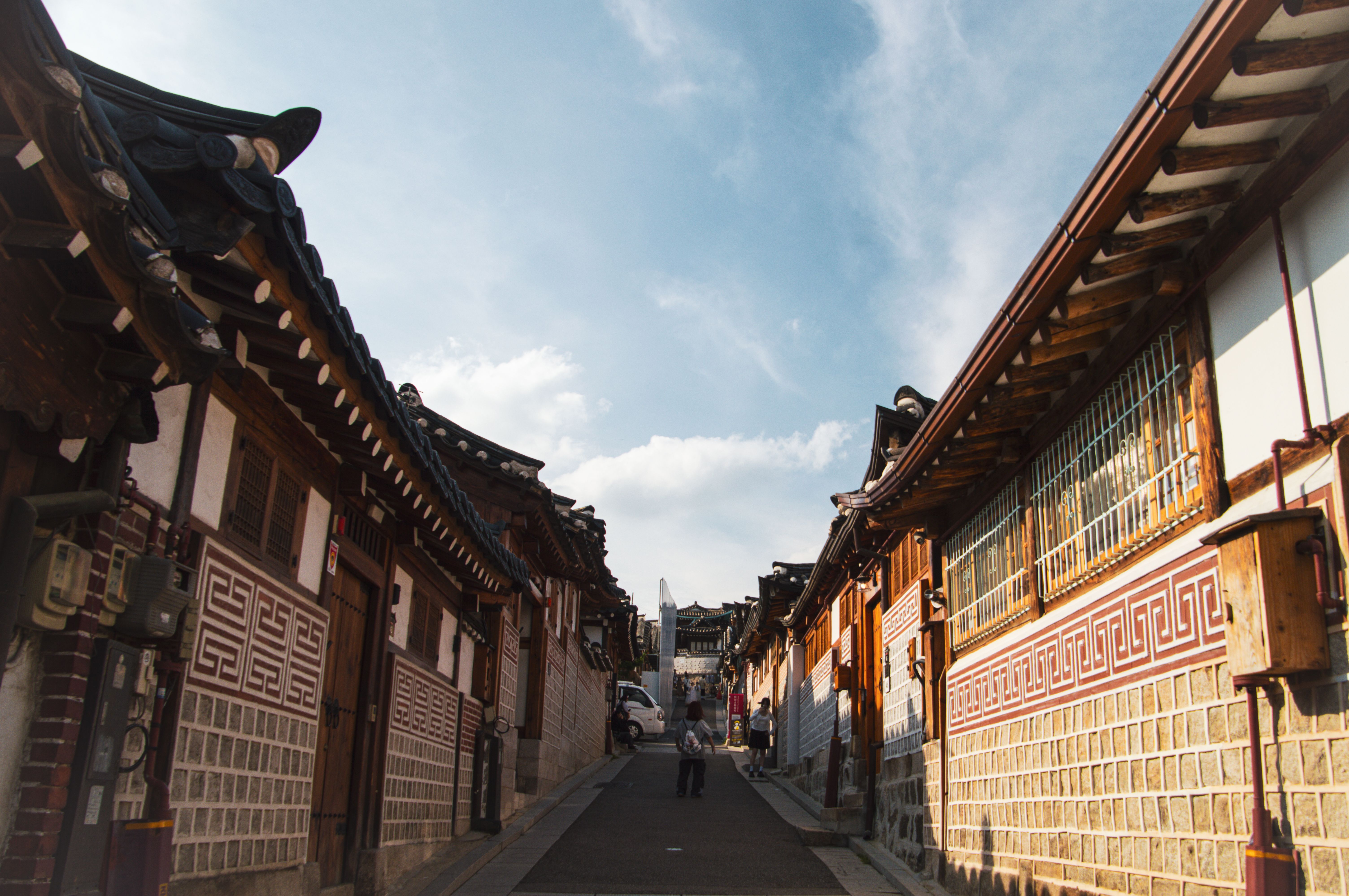 The Seoul Market That Stirs Before Sunrise — Locals Eat Here at 5 AM