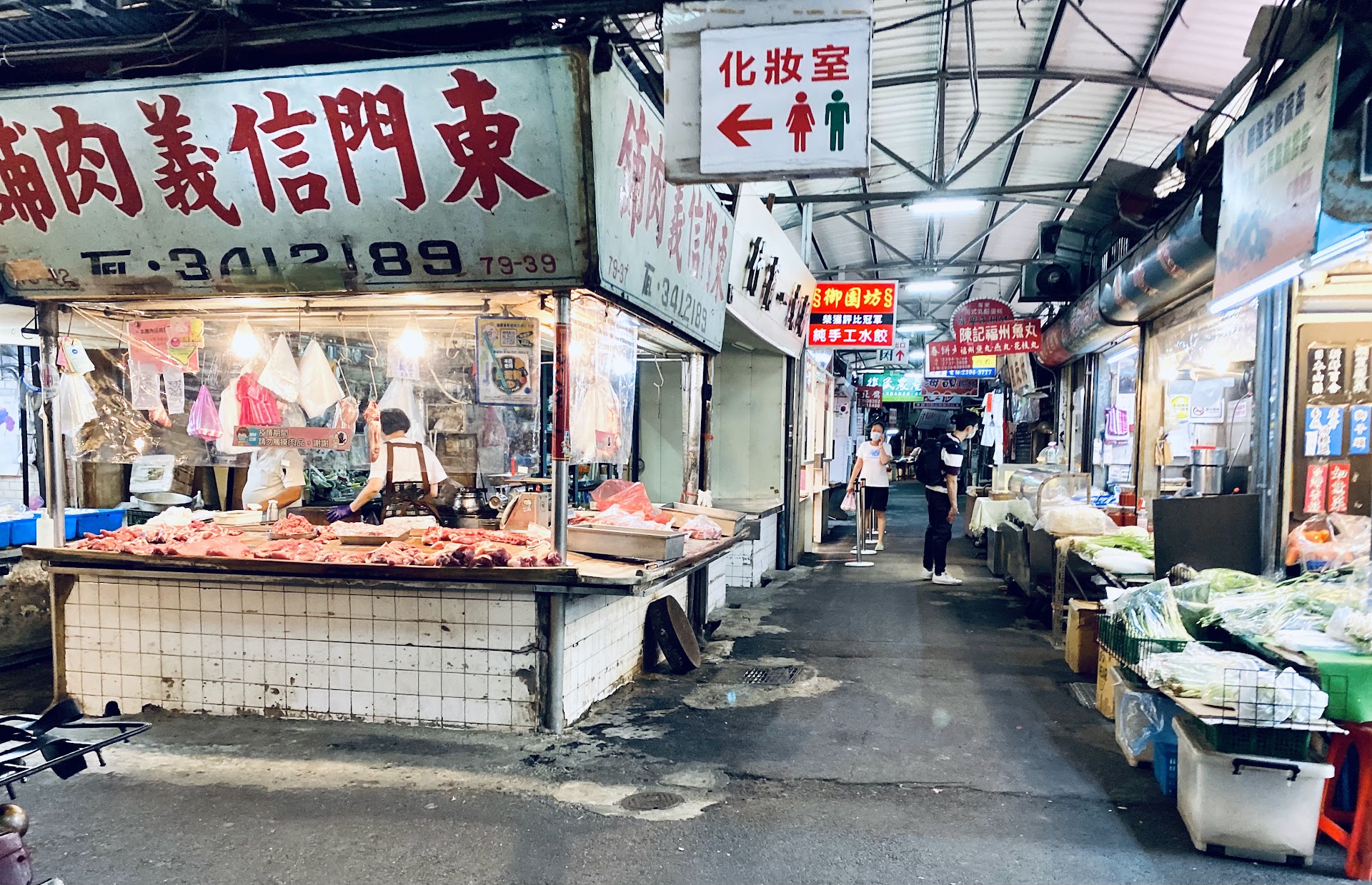 The Taipei Market That Serves Hot Tofu Before the City Wakes Up