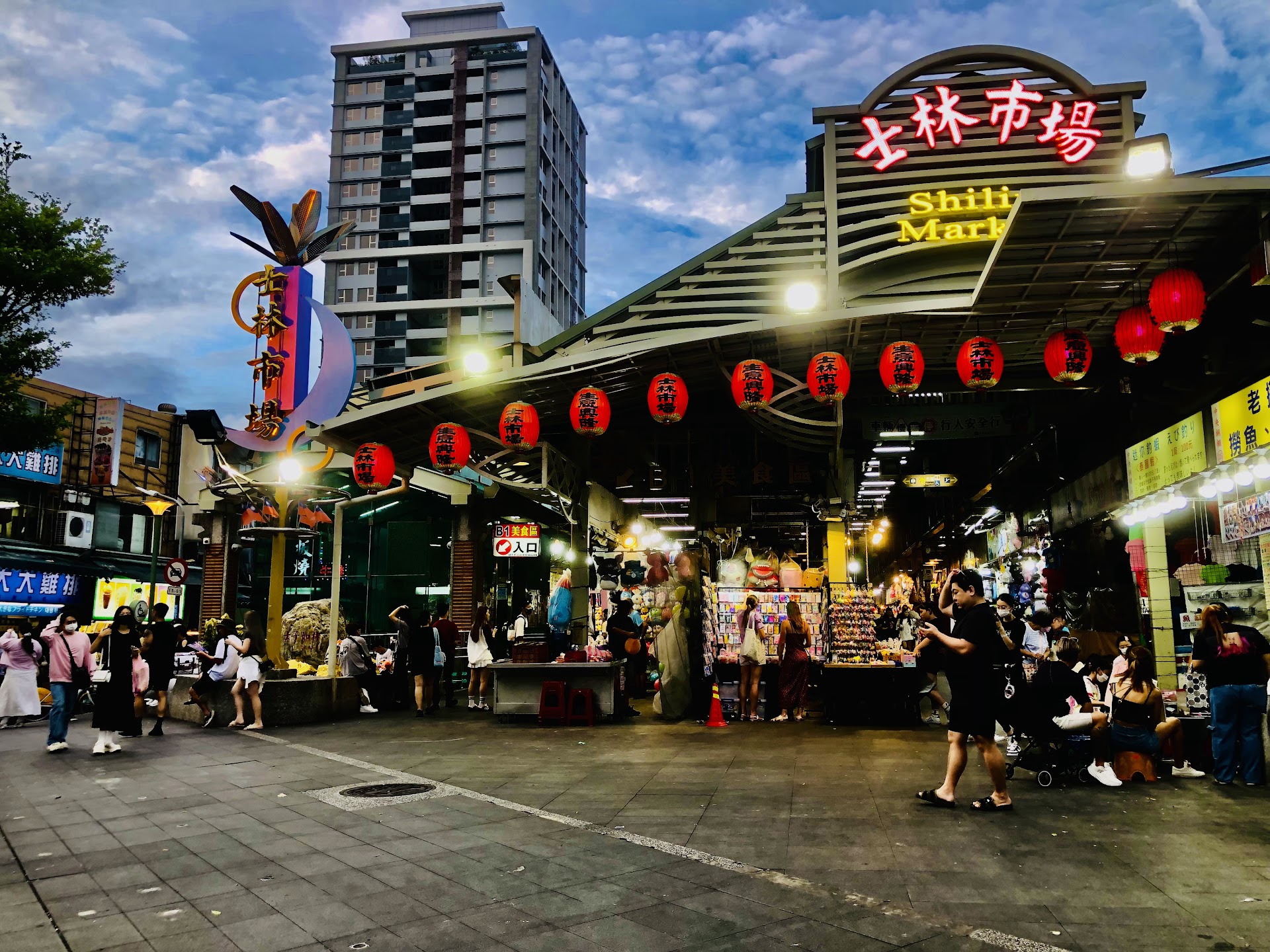 Taipei Night Market Food Tour: 10 Must-Try Street Eats