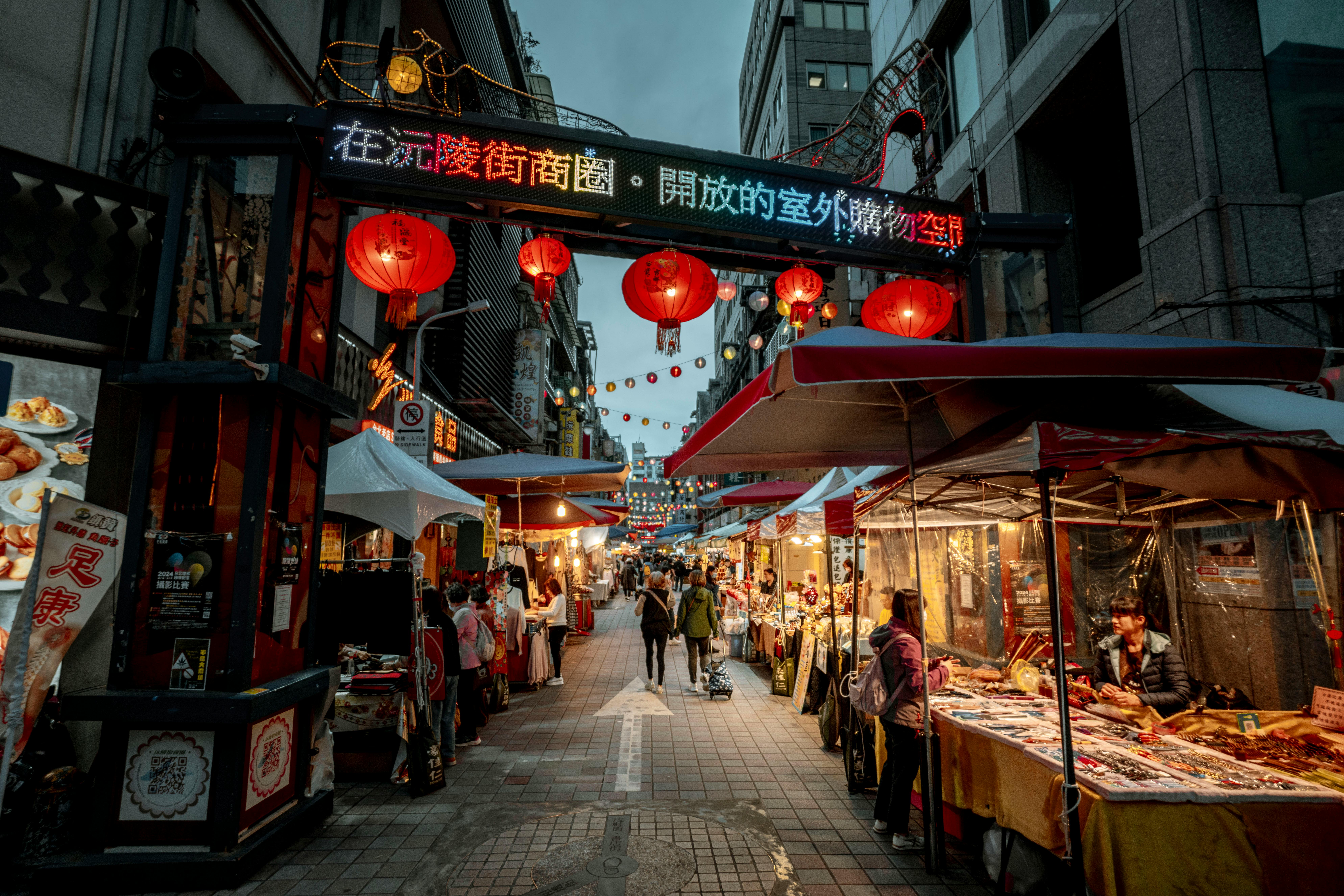 Taipei's Raohe Night Market: 6 Stops Worth the Walk
