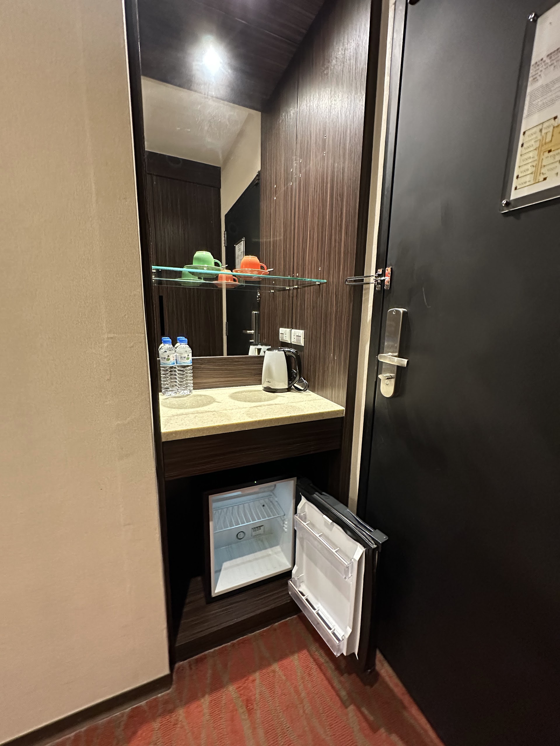 小穩居-Hermit Dorm-聖雄商旅
