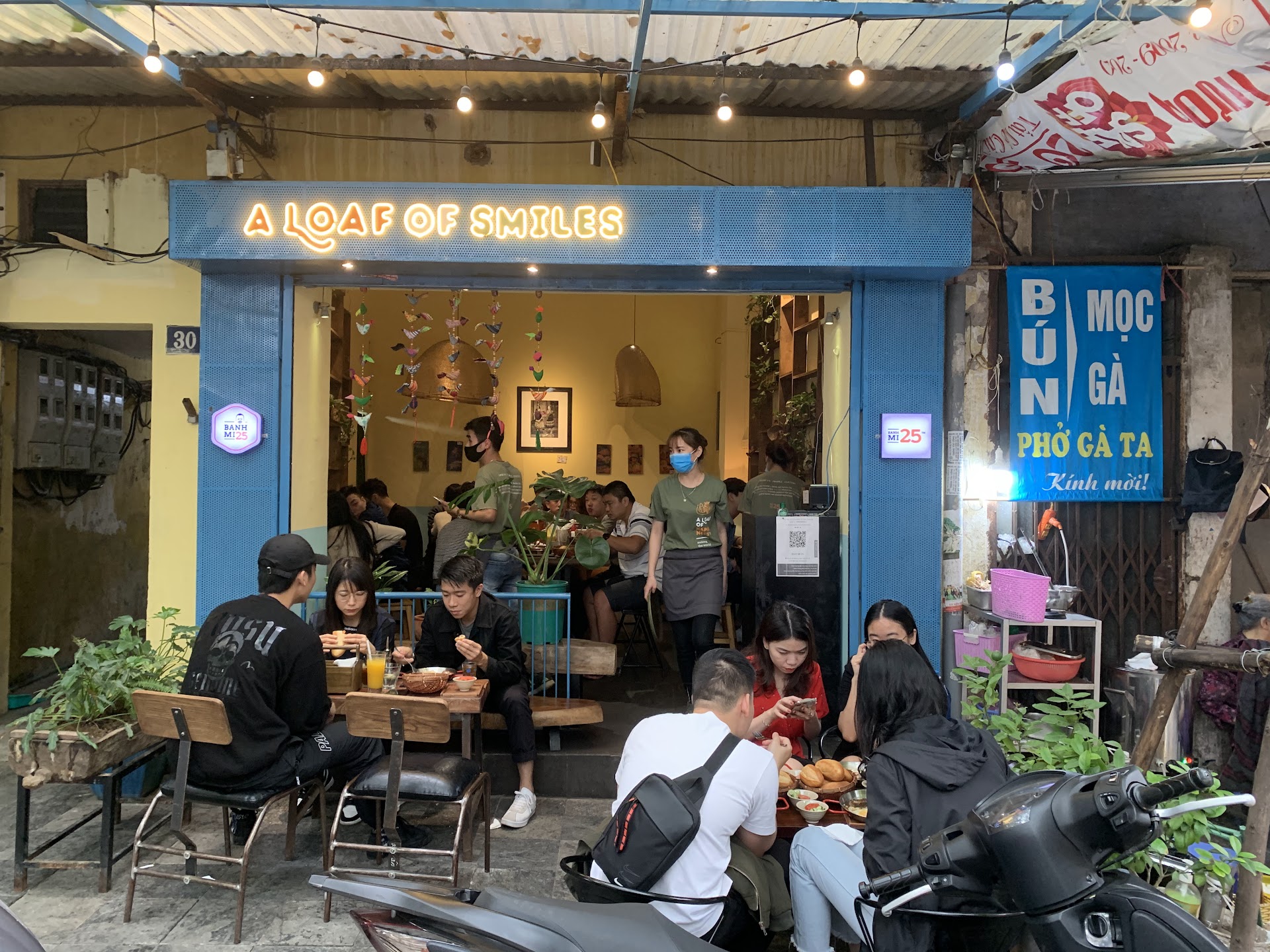 The Hội An Market That Opens Before the Lanterns Go Dark